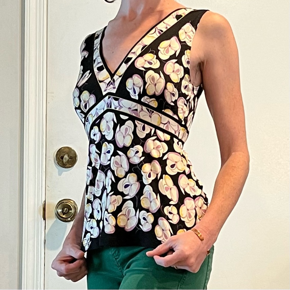 Elie Tahari silk floral fitted V neck top size XS